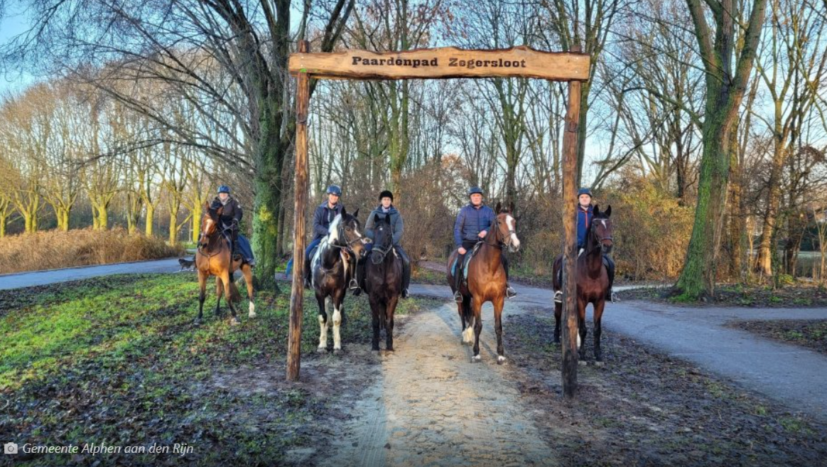 Wethouder te paard: Relus Breeuwsma heropent ruiterroute